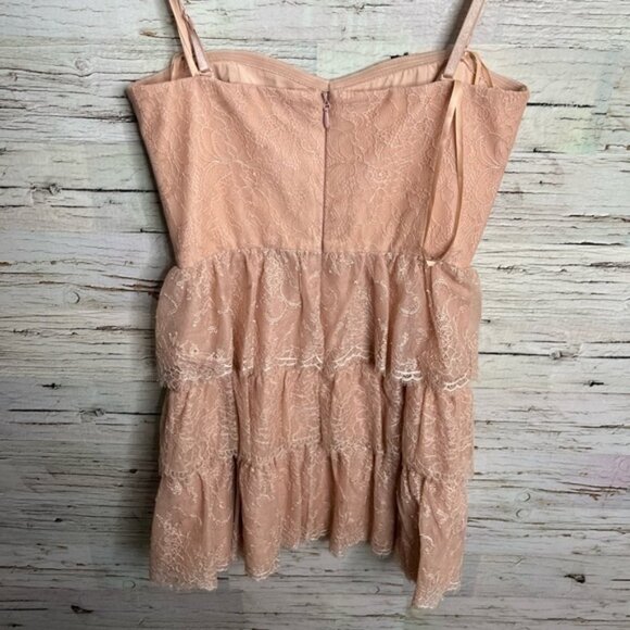 BCBGMaxAzria Lilah Tiered-Lace Strapless Dress bare pink size 8 - Picture 7 of 9